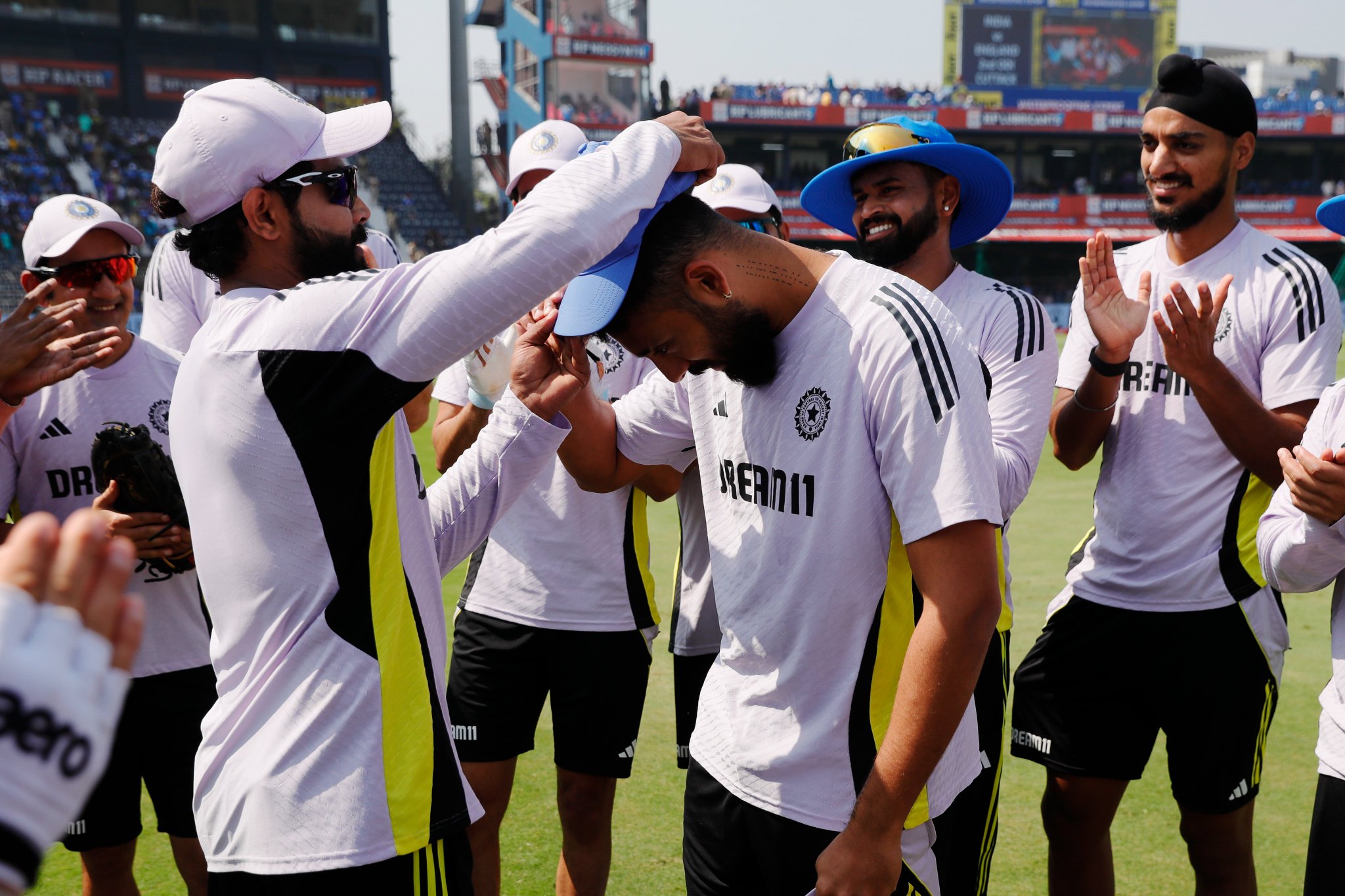 कटक वनडे में भारत की ओर से डेब्यू करने वाले वरुण चक्रवर्ती दूसरे सबसे उम्रदराज खिलाड़ी