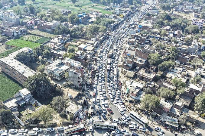 प्रयागराज की सीमाओं पर भारी भीड़ से इमरजेंसी, माघी पूर्णिमा स्नान के बाद हीं मेला क्षेत्र जाएं