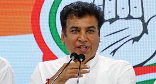 दिल्ली कांग्रेस चीफ ने रेल मंत्री से की इस्तीफे की माँग, रेलवे की लापरवाही से हुई मौतें