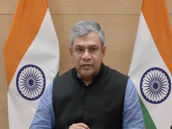 NDLS पर मची भगदड़ के वीडियो को हटाने के लिए भारतीय रेल मंत्रालय ने X को जारी किया नोटिस  