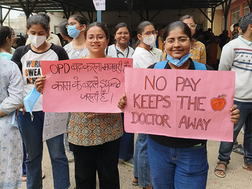 4 महीनों से नहीं मिले स्टाइपेंड के करण पीएमसीएच के जूनियर डॉक्टरों के हड़ताल से मरीजों का हुआ बुरा हाल 