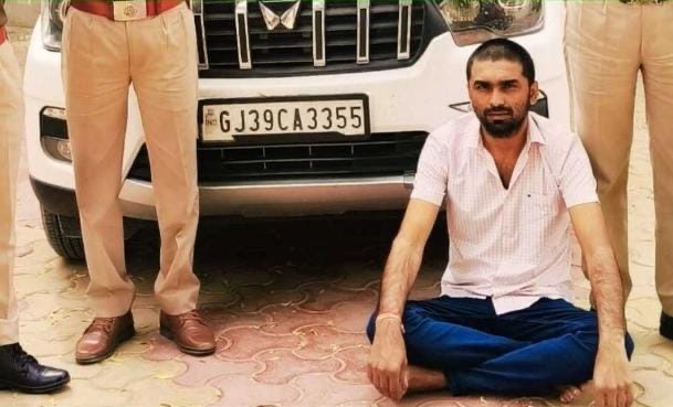 ऑपरेशन भौकाल: पुलिस थी रीट परीक्षा में व्यस्त और एसपी जालोर कार्यालय की टीम थी अलर्ट। अफीम सहित कुख्यात तस्कर आया गिरफ्त में, वाहन जब्त, डाकू की रैकी के दौरान बडी योजना को किया नाकाम।
