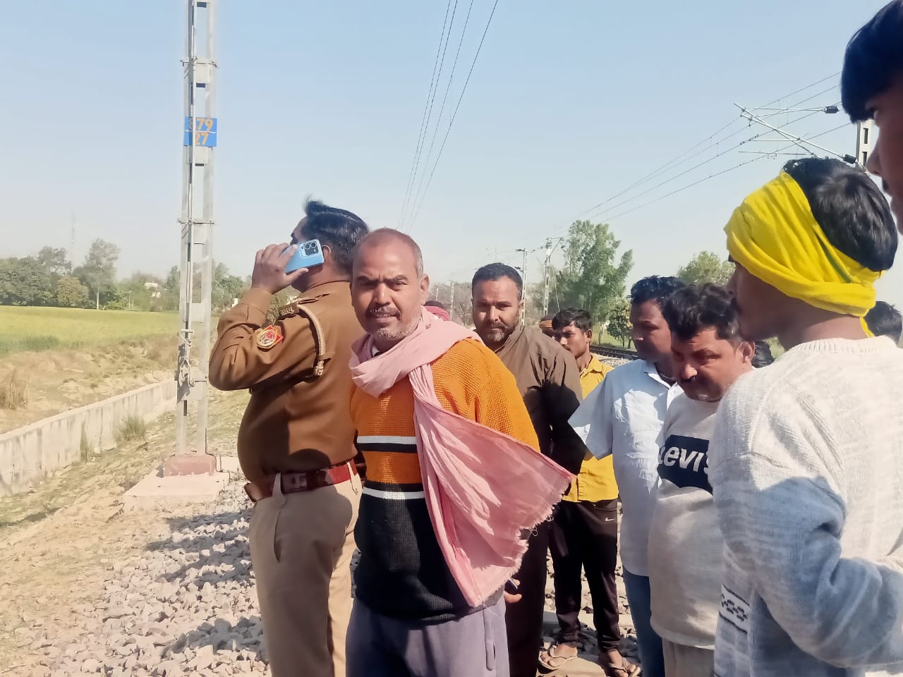 अयोध्या-जौनपुर रेलवे ट्रैक पर युवक का संदिग्धावस्था में मिला शव