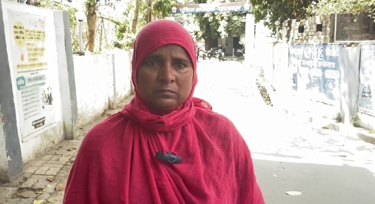 थाने पर नहीं मिला है न्याय तो पीड़िता पहुंची एसपी ऑफिस पुलिस अधीक्षक से  लगाई न्याय की गुहार मामला कुड़वार थाना क्षेत्र के कोटवा ग्राम सभा का