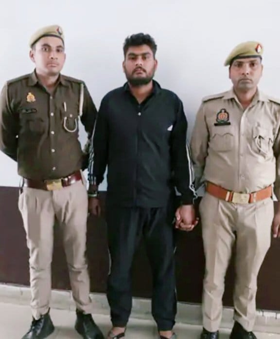 अमरोहा में 2 दिन पहले बेवफाई के शक में गर्लफ्रेंड  रोश खुराना की हत्या के आरोपी अंकुश को कड़ी पूछताछ के बाद जेल भेज दिया गया हैं