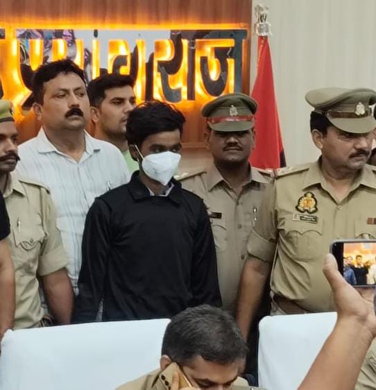 यूपी : प्रयागराज में 28 मार्च को हुई एयरफोर्स के चीफ इंजीनियर SN मिश्रा की हत्या में 3 आरोपी गिरफ्तार।