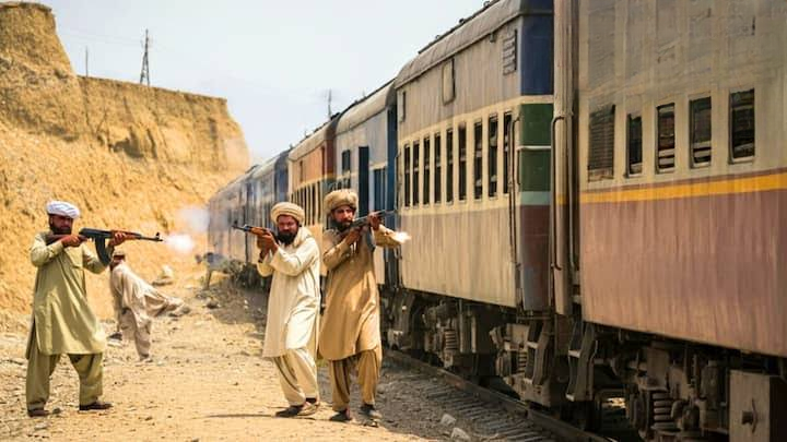 पाकिस्तान में ट्रेन हाईजैक, बलूचिस्तान लिबरेशन आर्मी ने ली जिम्मेदारी, ट्रेन में 500 यात्री और सुरक्षा बल भी शामिल 