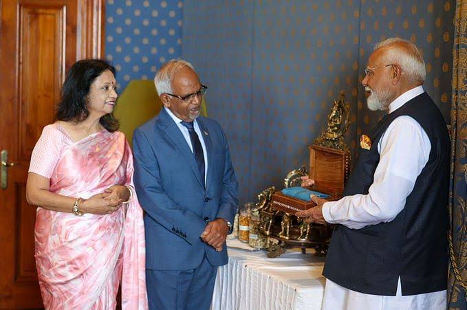 मॉरीशस का सर्वोच्च नागरिक सम्मान पाने वाले पहले भारतीय पीएम मोदी, मॉरीशस के राष्ट्रपति को दिया ये उपहार 