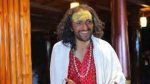 IIT Baba नोएडा के एक चैनल में डिबेट के दौरान बाबा के साथ मारपीट, डंडे से किया हमला; कोने में बैठकर बचाई जान