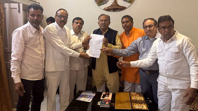 बिजयनगर ब्लैकमेल कांड की जांच के लिए SIT गठन की मांग, आरोपियों की अवैध संपत्ति को हटाने की भी बात