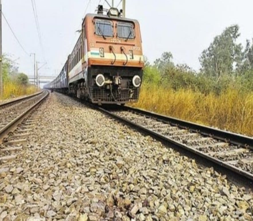 छोटी सी लव स्टोरी में युवक और युवती ने दी जान…