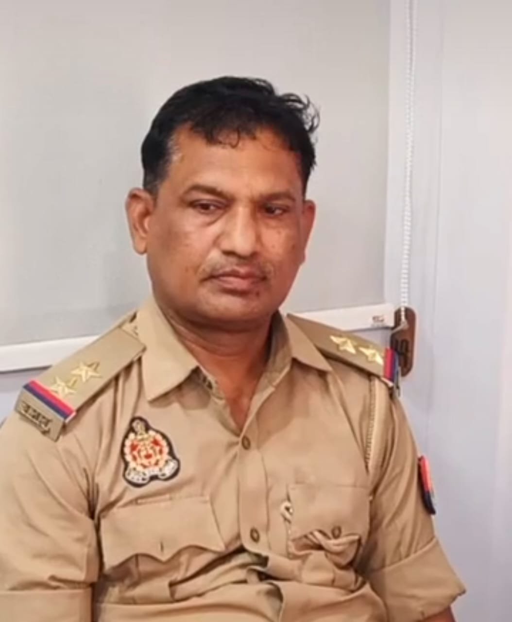गाजीपुर दरोगा लल्लन यादव रंगे हाथ रिश्वत लेते गिरफ्तार