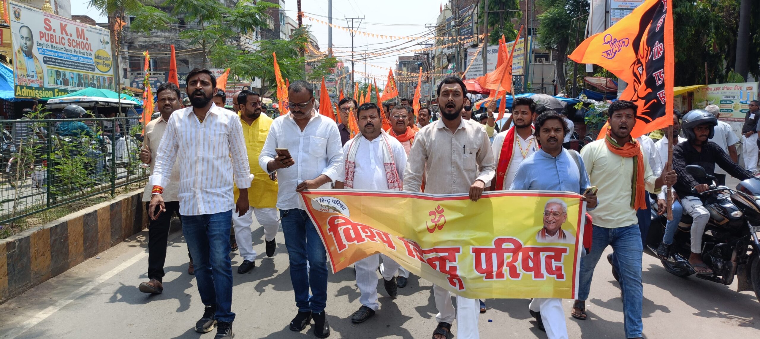 बंगाल के मुर्शिदाबाद में हुई हिंदुओं की हिंसा को लेकर विहिप ने जिलाधिकारी के माध्यम से राष्ट्रपति को सौंपा ज्ञापन