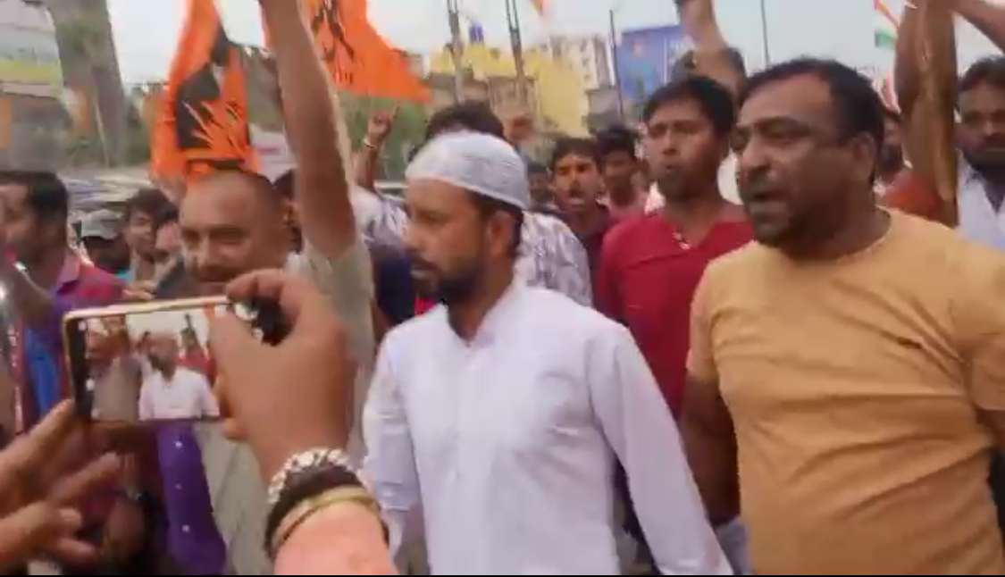 पहलगांव के बैसरन घाटी में आतंकी हमले में धर्म पूछकर हिंदुओं की निर्शंश हत्या का विरोध प्रदर्शन व श्रद्धांजलि सभा