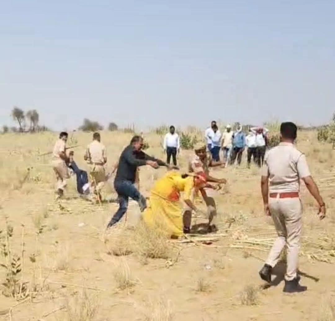 एसडीएम ने पुलिस की भूमिका निभाई, महिला को पकड़कर जमीन पर गिराया