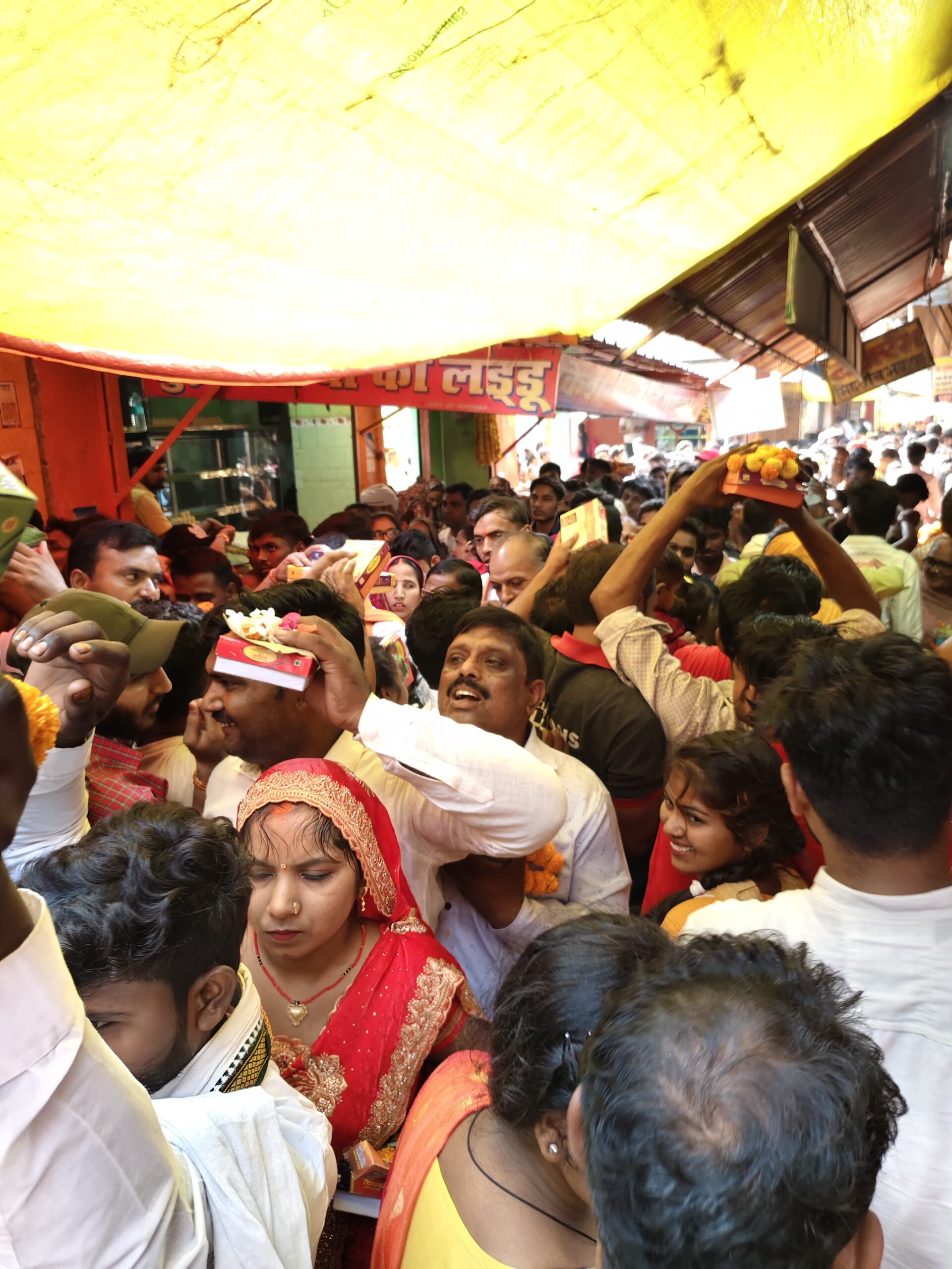 आज ज्येष्ठ माह के तृतीय मंगलवार को पौराणिक धर्म स्थल विजेथुआ महावीरन धाम मे भक्तो का दर्शन पूजन के लिए आस्था का सैलाब उमड़ा