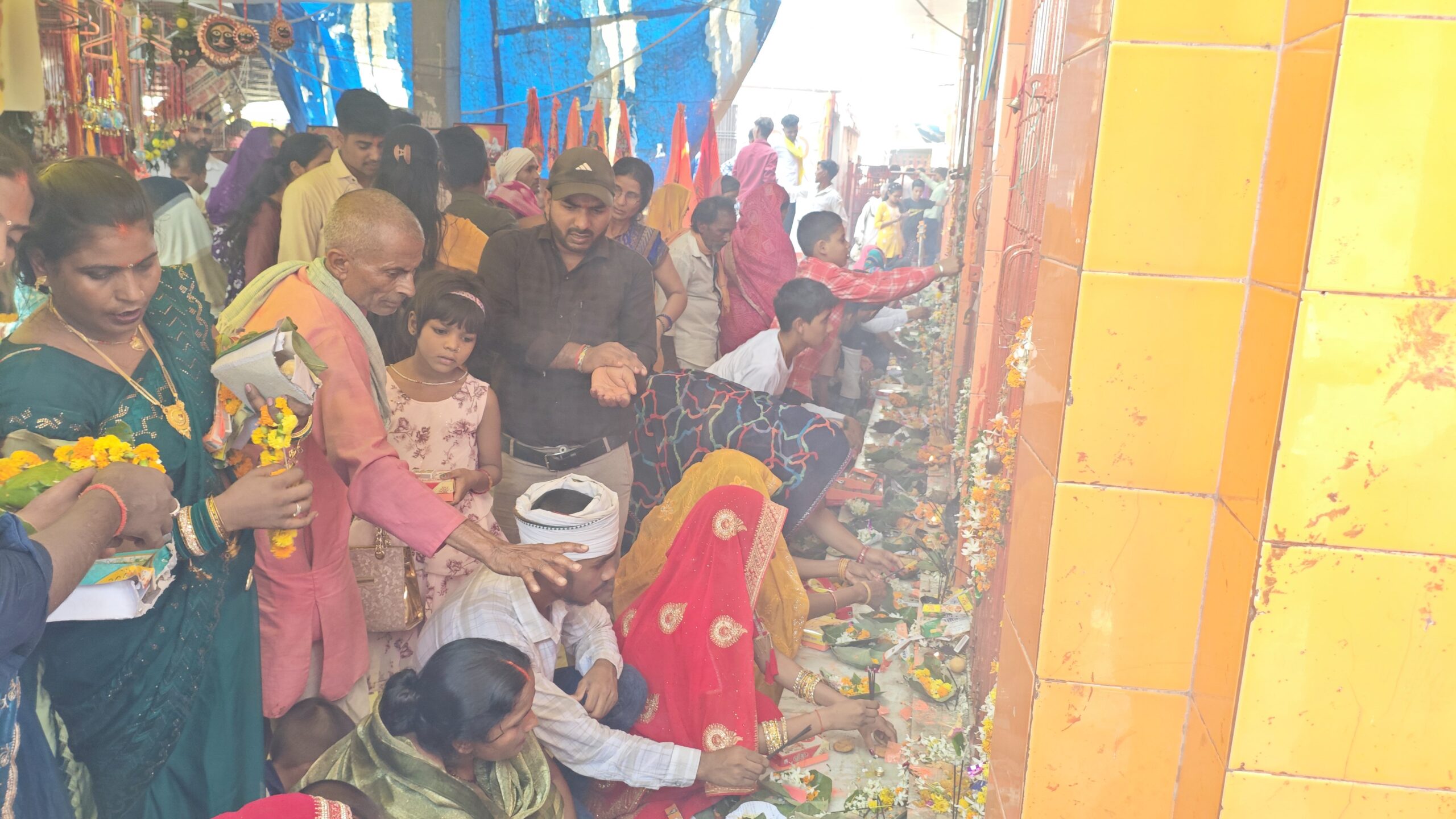 पौराणिक धाम कालिनेमि वध स्थली विजेथुआ महावीर धाम में आषाढ़ मास के प्रथम मंगलवार कृष्ण पक्ष षष्ठी को दर्शनार्थियों की भारी भीड़ रही