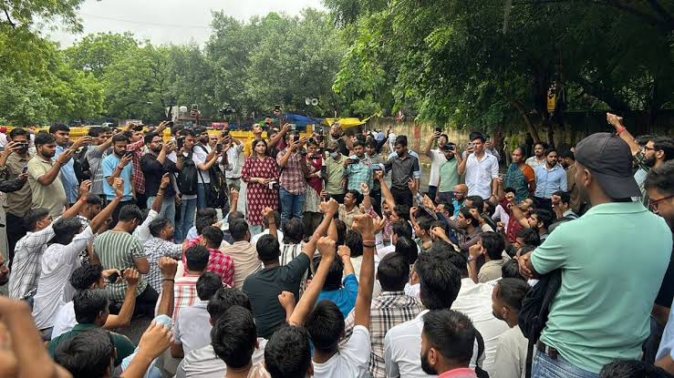 SSC परीक्षाओं में गड़बड़ी और धांधली के खिलाफ देशभर में आंदोलन।
