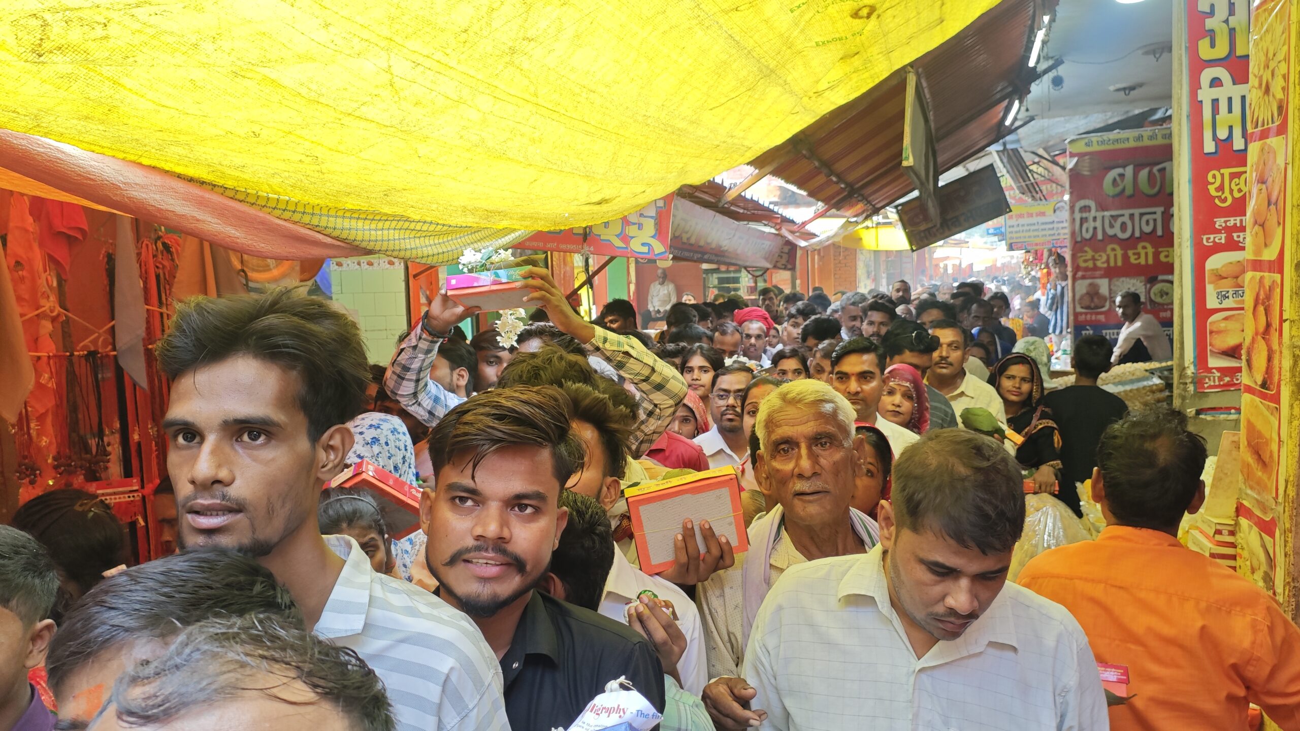 बुढ़वा मंगल पर्व पर विजेथुआ महाबीर धाम में दर्शन को उमड़े श्रद्धांलु