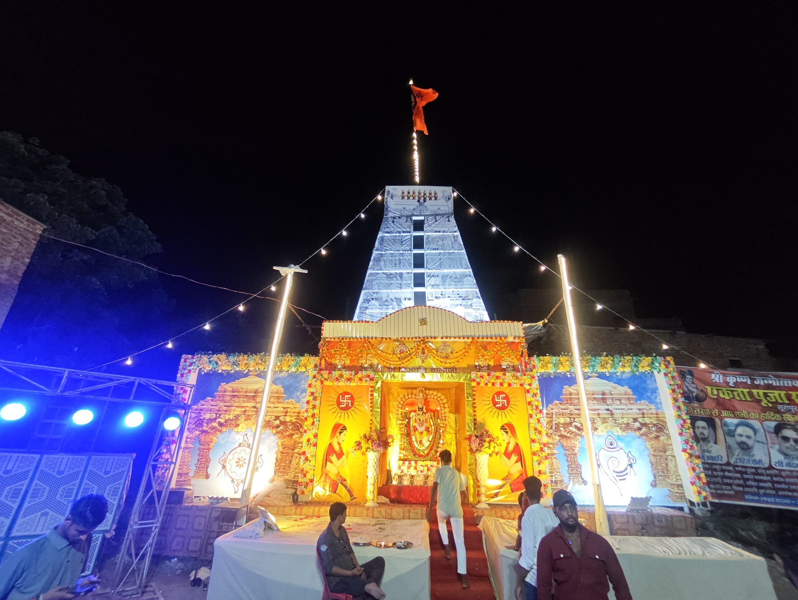 सूरापुर में झांकियों का अद्भुत संगम, उमड़ी भीड़