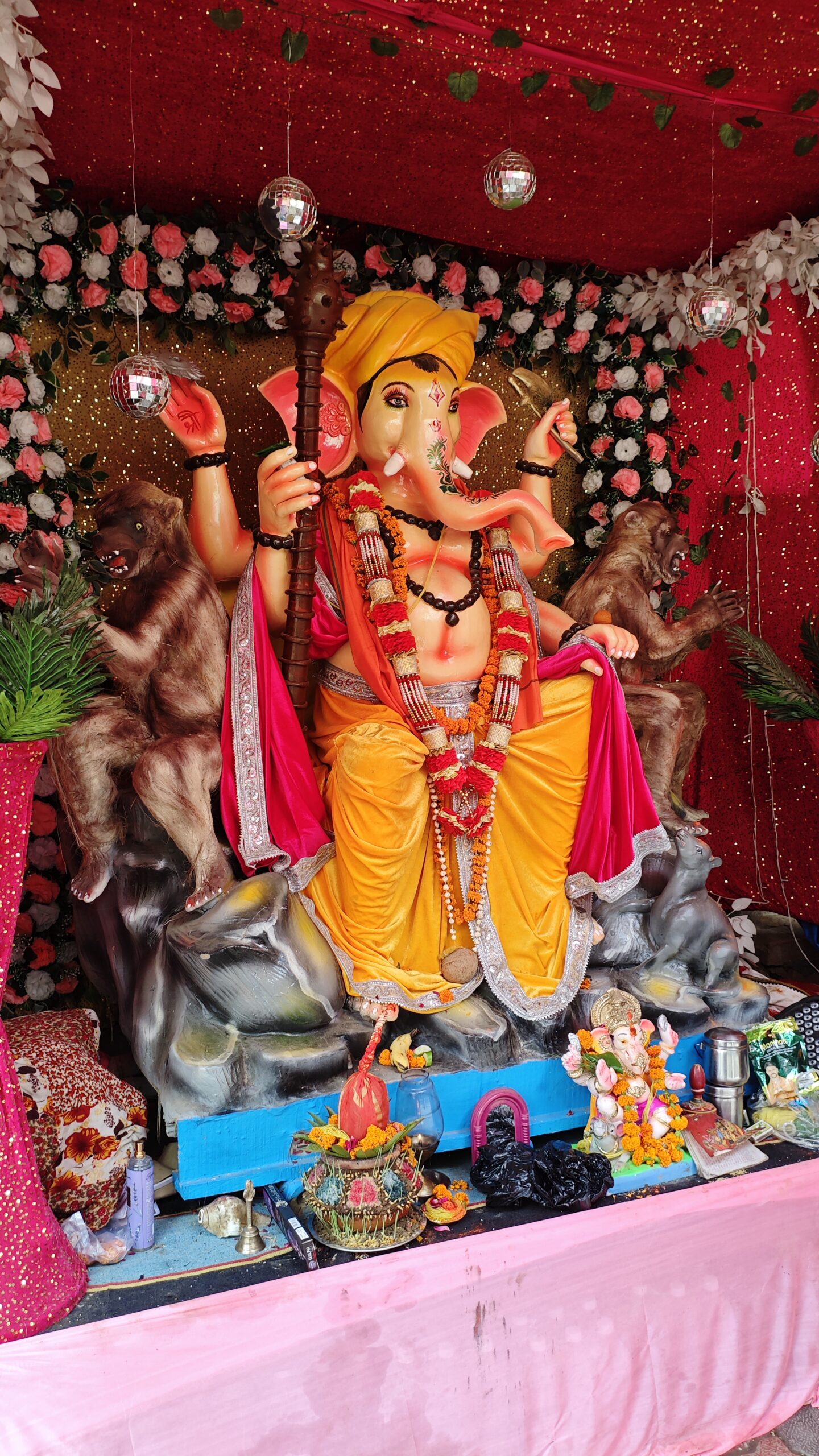 सुल्तानपुर में गणेशोत्सव की धूम, जगह-जगह सजे भव्य पंडाल