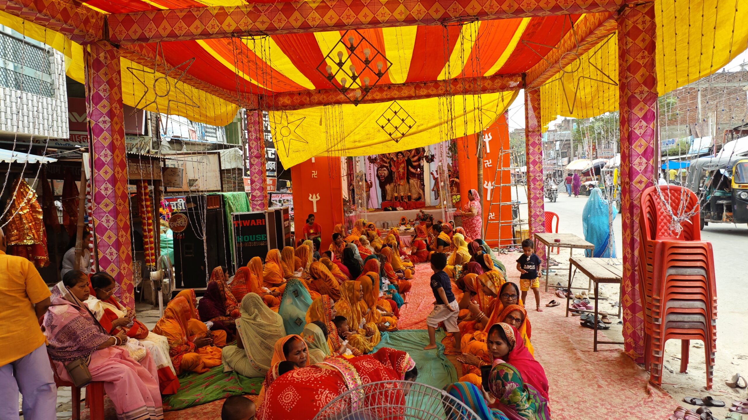 लम्भुआ बाजार के दुर्गा पूजा पंडाल में गुरुवार को ‘दुखदुरिया’ कार्यक्रम संपन्न