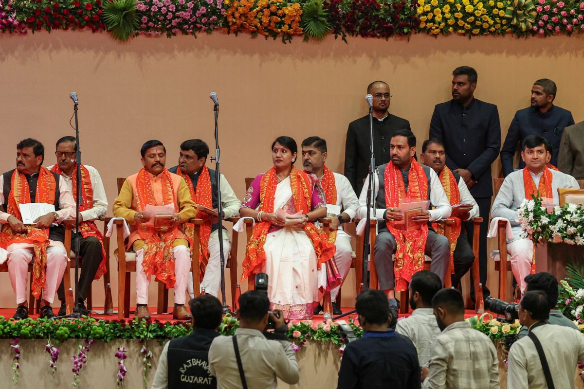 गुजरात कैबिनेट का विस्तार, हर्ष सांघवी बने डिप्टी सीएम, 19 नए चेहरों को मौका