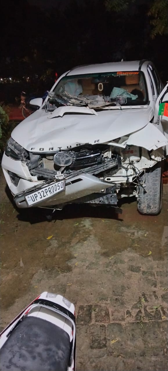 मोतिगरपुर में बड़ा हादसा टला – विधायक राजबाबू उपाध्याय का वाहन दुर्घटनाग्रस्त