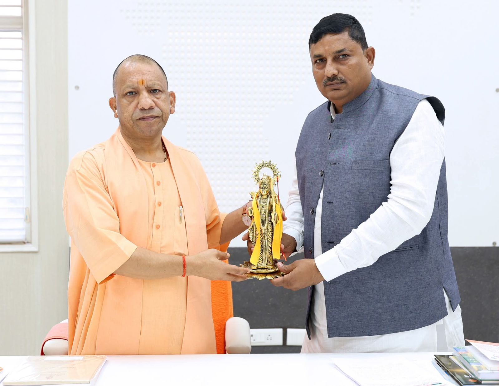 मुख्यमंत्री योगी आदित्यनाथ से कादीपुर नगर पंचायत अध्यक्ष आनंद जयसवाल की शिष्टाचार भेंट