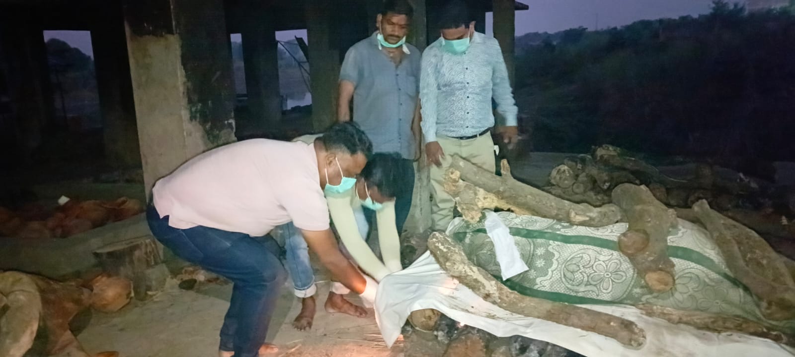अंकुरण फाउंडेशन  ने एक बार फिर निभाया पुत्र धर्म किया लावारिश शव का दाह संस्कार