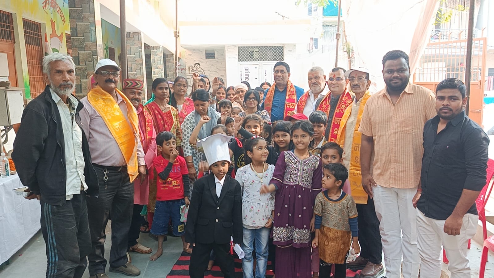 प्राथमिक विद्यालय कर्नलगंज में बाल दिवस पर विशेष आयोजन, बच्चों को मिला उपहार और स्वच्छता का संदेश
