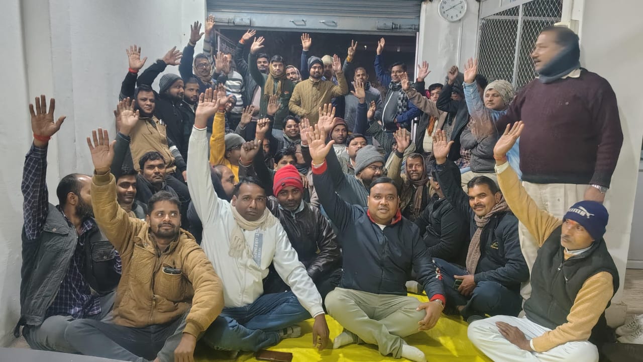 सूरापुर (सुल्तानपुर) बाजार में प्रस्तावित ओवरब्रिज का व्यापारियों ने किया विरोध