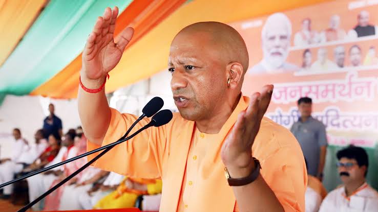 यूपी में ठंड-कोहरे को लेकर सीएम योगी सतर्क, अधिकारियों को अलर्ट रहने के निर्देश