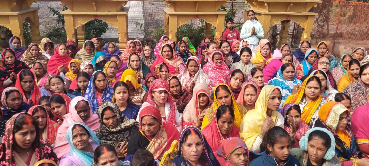 पंचमुखेश्वर महादेव मंदिर में सुहागिन महिलाओं ने श्रद्धा से की अवसान माता की पूजा