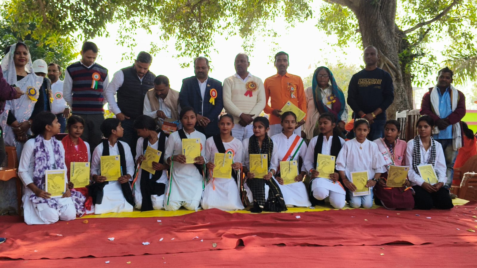 गणतंत्र दिवस पर श्रीमती कलावती देवी संस्थान ने बच्चों को बांटी शिक्षण सामग्री, खिले चेहरे​