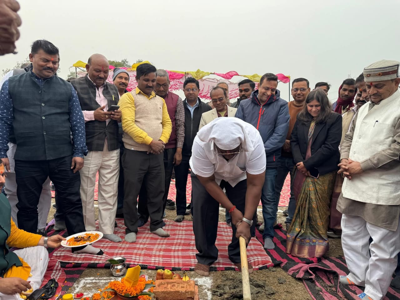 शाहगंज में नव-निर्माणाधीन गौशाला का भूमि पूजन एवं शिलान्यास संपन्न