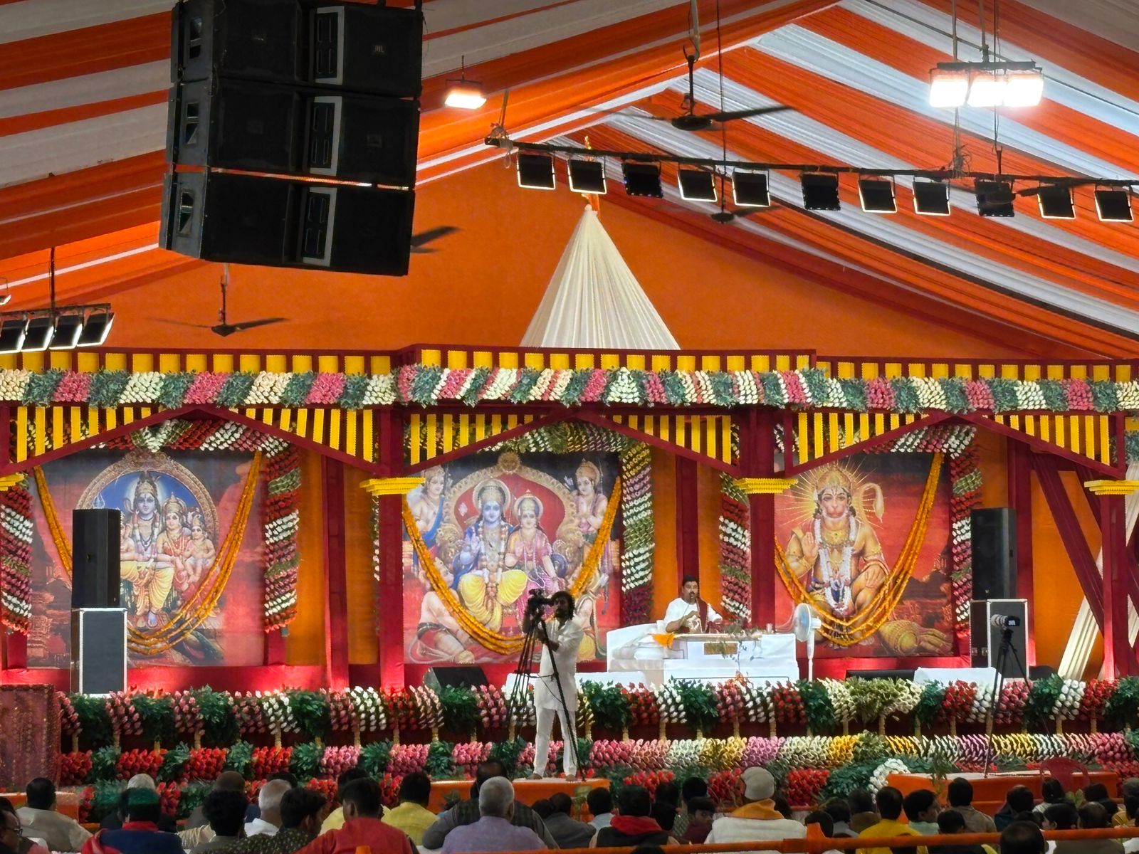 राजन जी महाराज ने कथा में श्रद्धालुओं को किया आमंत्रित, सुनाई भगवान शंकर की बारात की अलौकिक कथास्थान