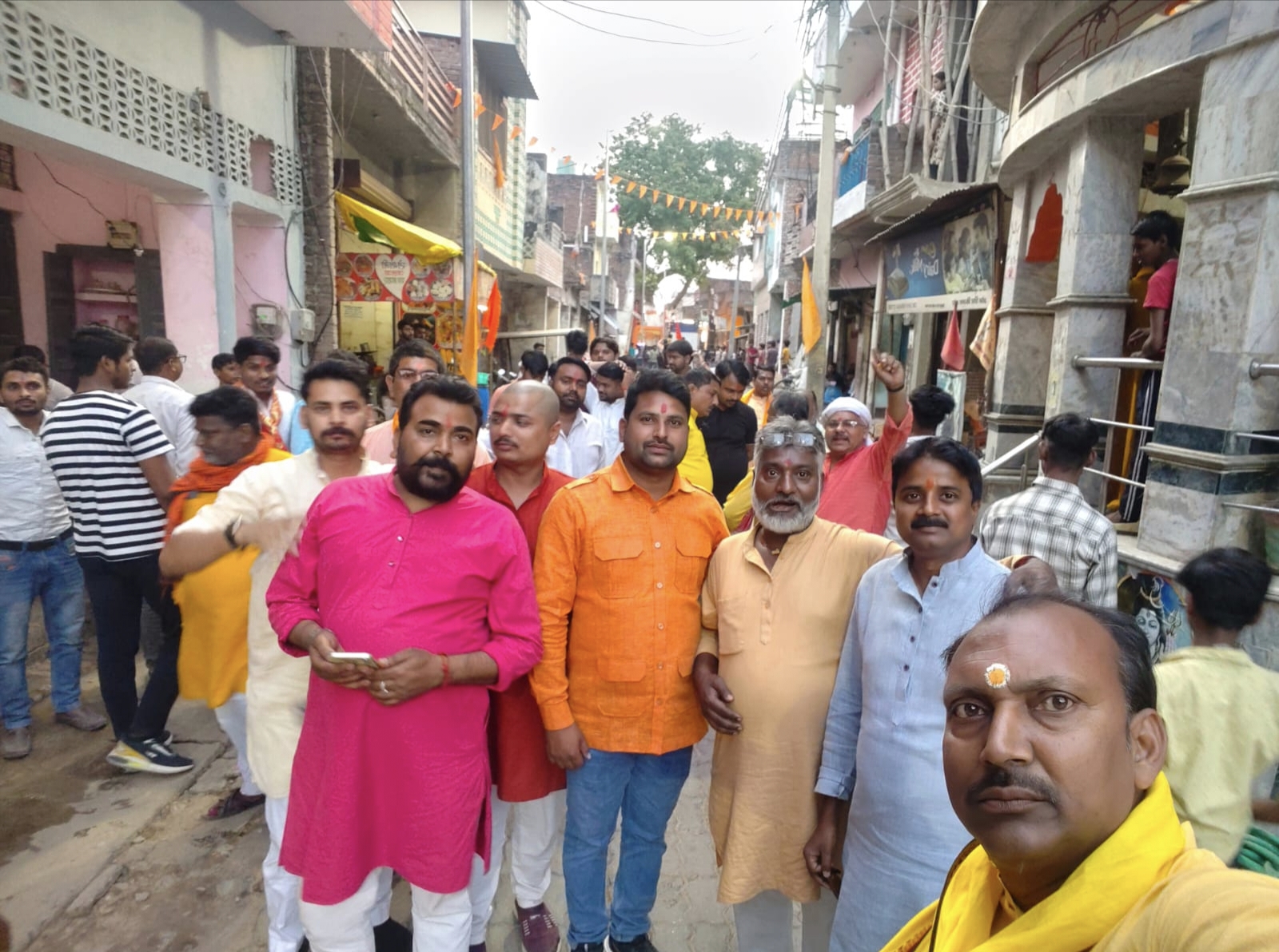 राम नवमी के उपलक्ष में निकाली गई भव्य शोभायात्रा