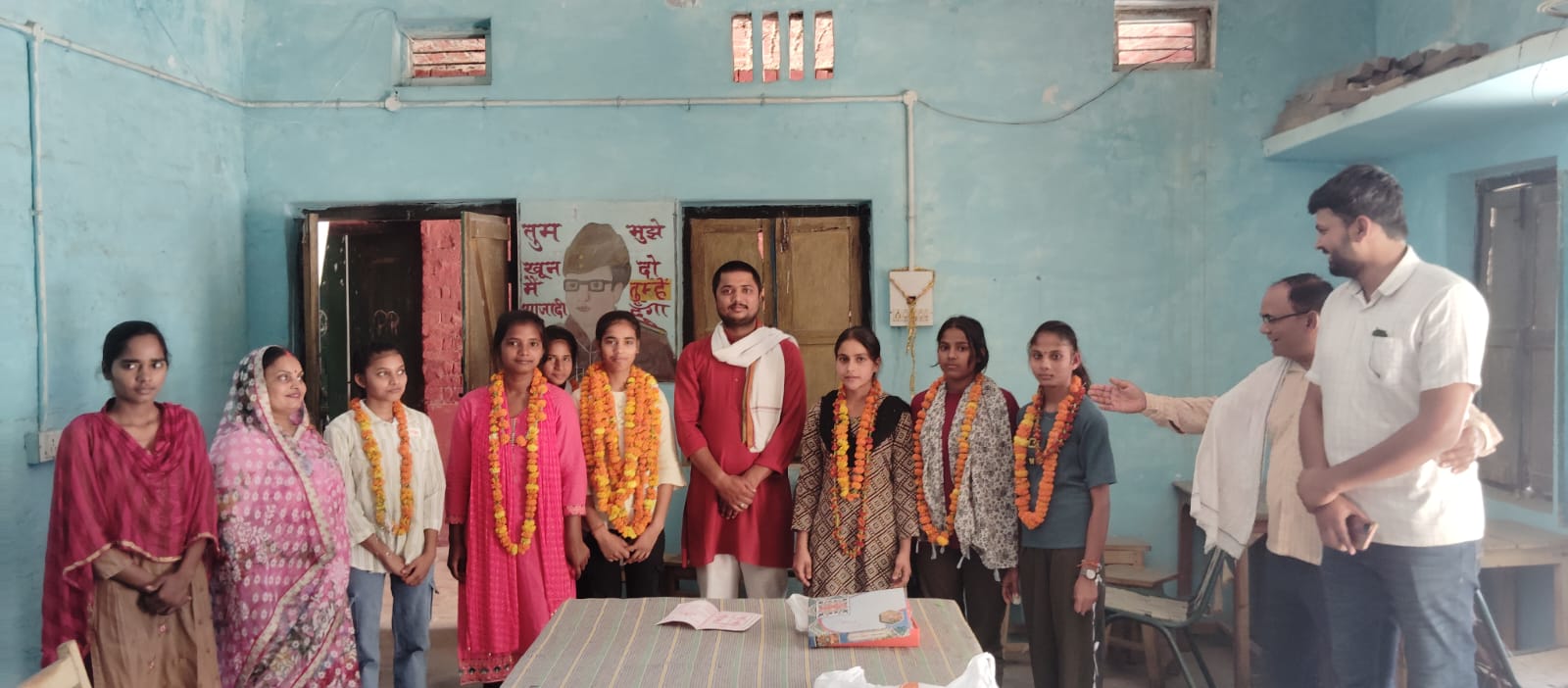 अनुराग बालिका इंटर कॉलेज का बोर्ड परीक्षा में दबदबा: कक्षा 12 में अंशिका और कक्षा 10 में रिया ने किया टॉप