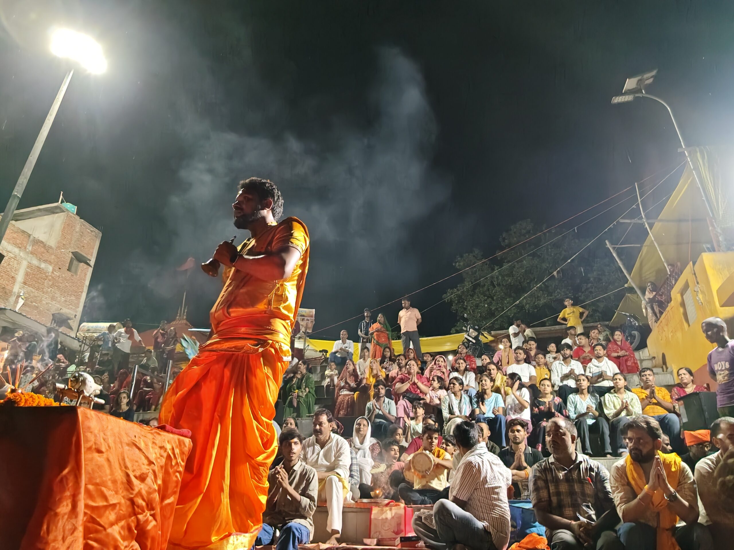 विजेथुआ महावीरन धाम में गूंज रहे बजरंग बली के जयकारे, मकारीकुण्ड सरोवर पर हर मंगलवार हो रही भव्य ‘गंगा आरती’