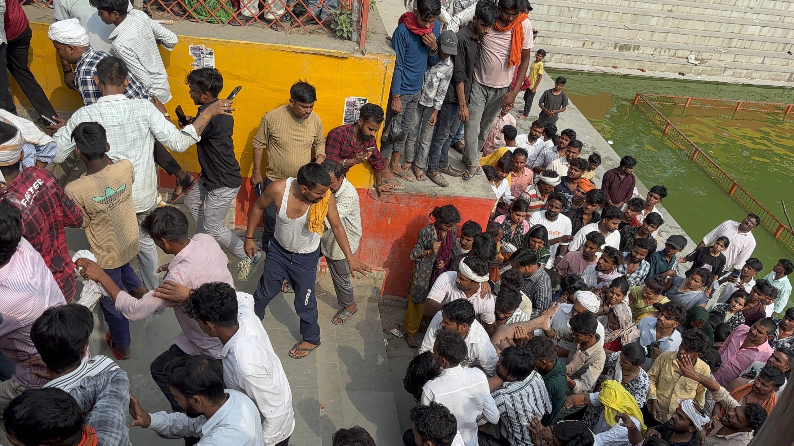 मकरी कुंड में नहा रहा आजमगढ़ का युवक डूबा, मौत​