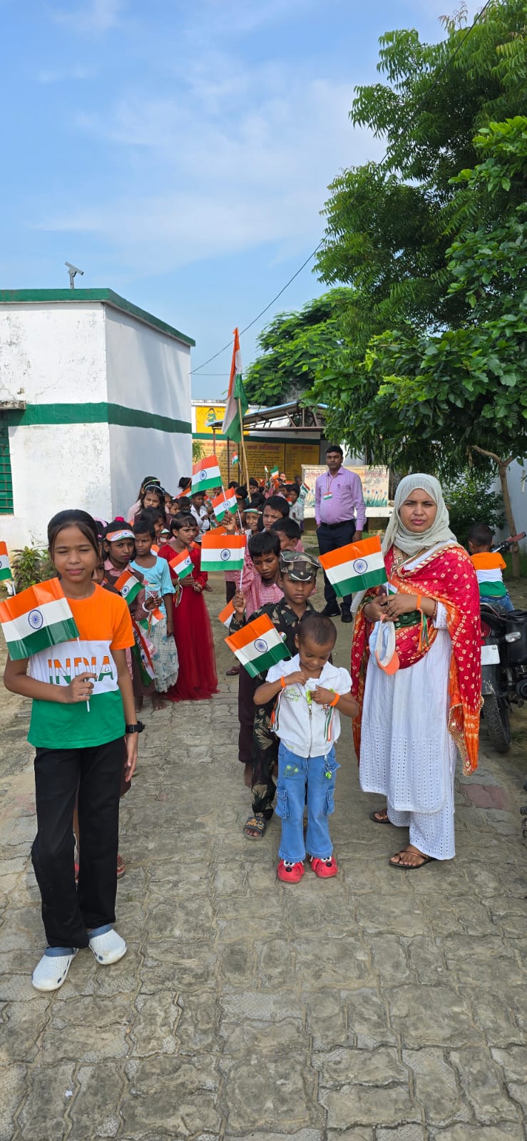 80वें स्वतंत्रता दिवस की हार्दिक शुभकामनाएं 🇮🇳प्राथमिक विद्यालय ढाहा फिरोजपुर, वि.क्षे. दुबेपुर, सुल्तानपुर15 अगस्त के अवसर पर विद्यालय में ध्वजारोहण, राष्ट्रगान व देशभक्ति कार्यक्रम आयोजित किए गए।